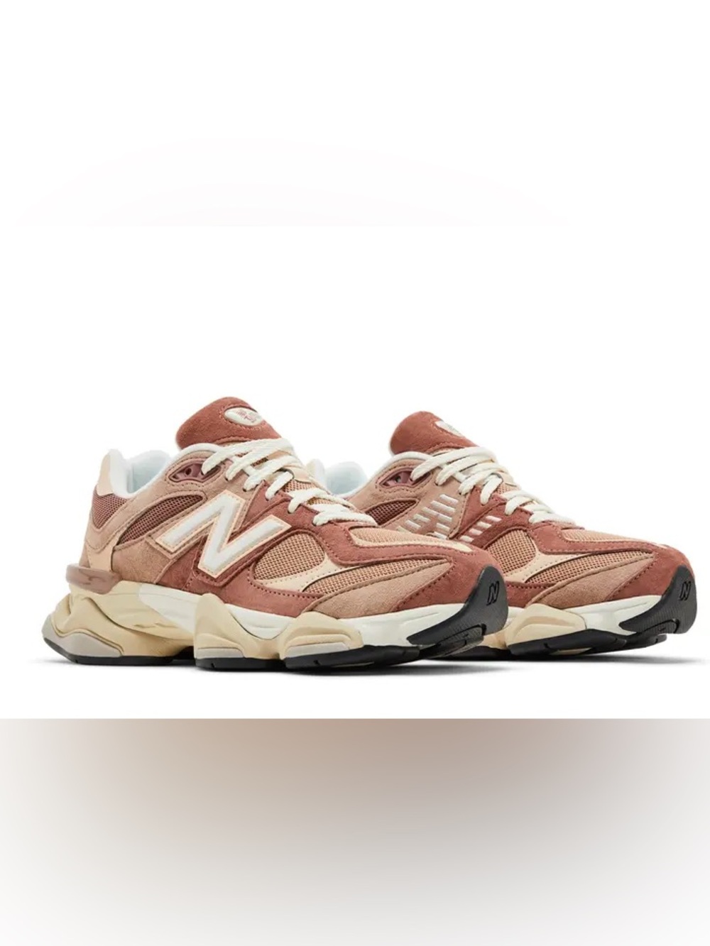 New Balance 9060’s in color Sparrow